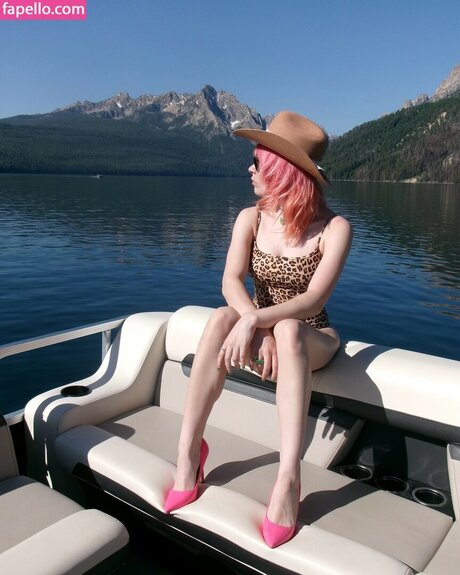 Ava Maybee naked model pics