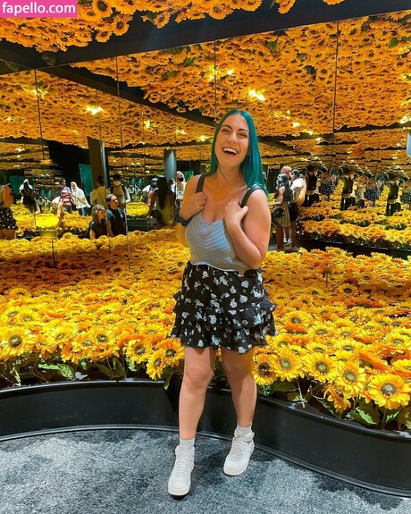 NicsandNacs free model photo