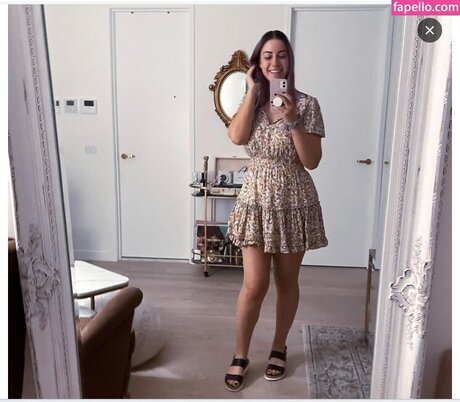 NicsandNacs model hd picture