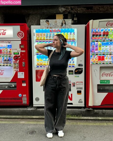 NicsandNacs model nice photo