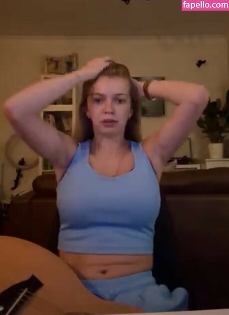 Zoe Clarke hd model img