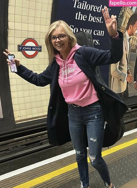 Zoe Clarke naked model photos