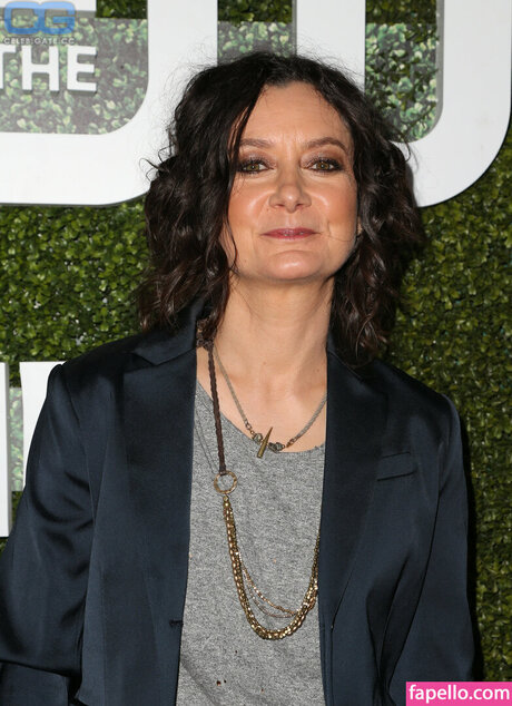 Sara Gilbert model perfect img