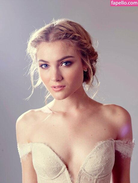 Skyler Samuels nude actress gallery