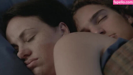 Karine Teles model top image