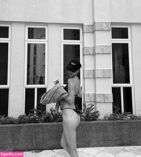 Vivie Vons model top photos