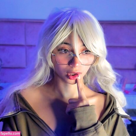 KiittyGang model beautiful photo