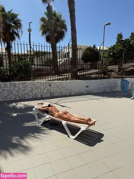 Zlatochkaden hot model image