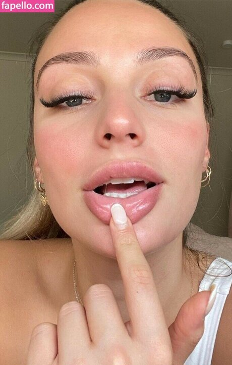 Pietra Consulin sex model pics