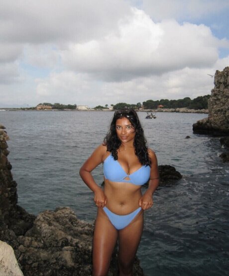 Abby Govindan star sexy pictures