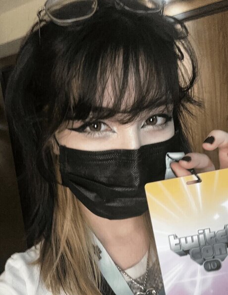 Harriet Barnes sexy model gallery