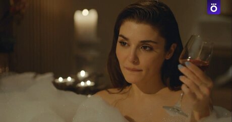 Hande Er el naked pornstar photos