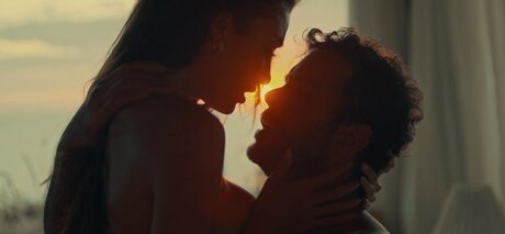 Hande Er el top model galleries