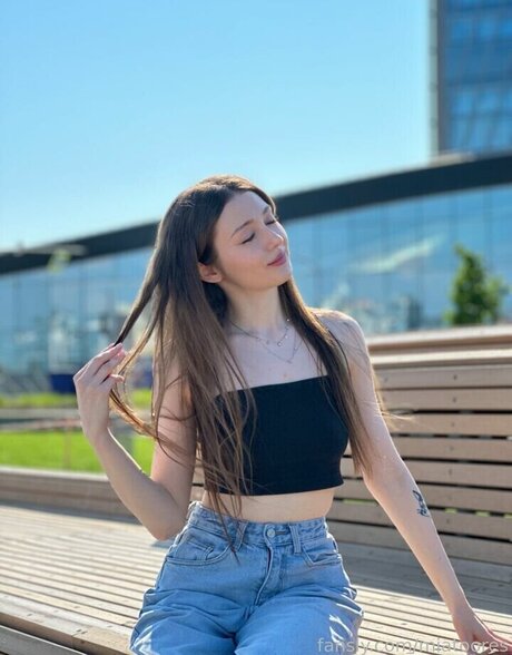 Miatooresss pornstar top img