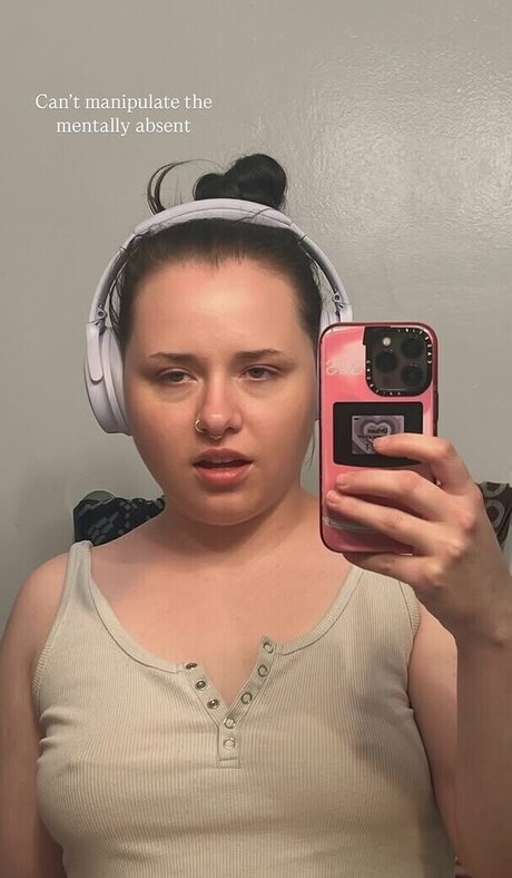 Sarah Schauer art model images