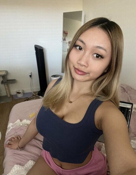 Daisee Hue naked star images