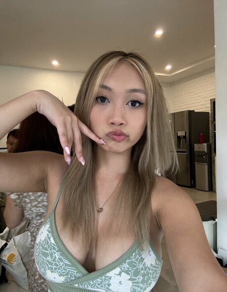 Daisee Hue model sex pics