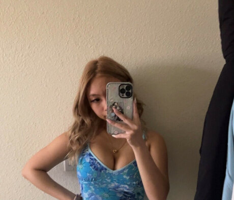 Daisee Hue art actress pic