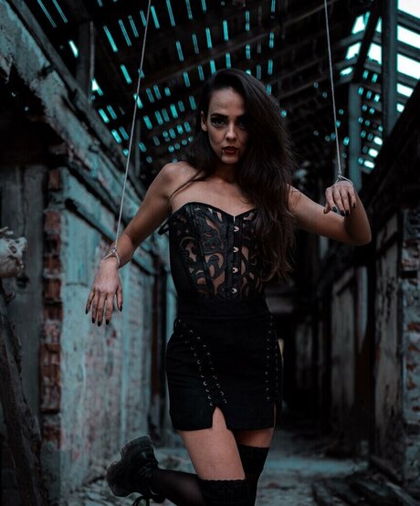 Viki Outofspace art model pics