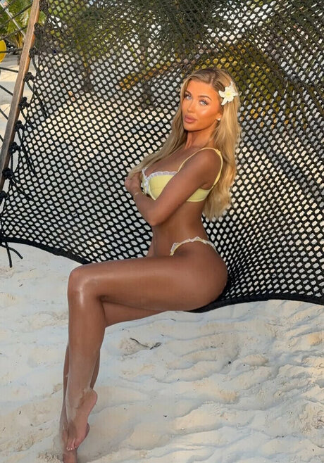 Gale Twins hot model photo