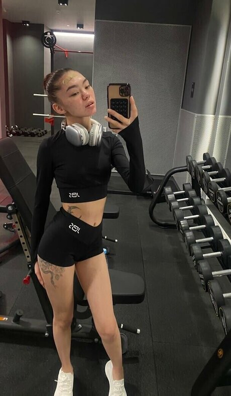 Kwini Kim model top photos