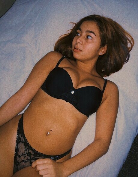 Agostorrent model free photo