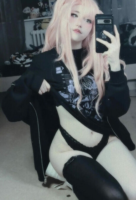 Loafqueen pornographic model img