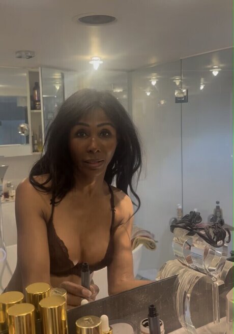 Sinitta exclusive model photos