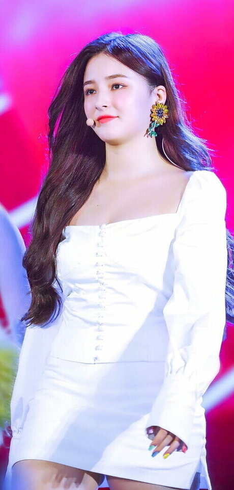 Nancy Momoland naked model gallery