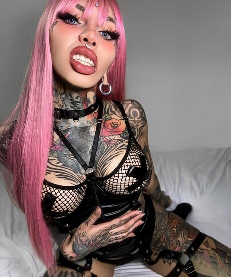 Divinajuventu exclusive pornstar image