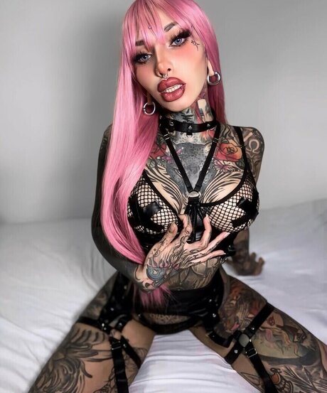 Divinajuventu nude model images