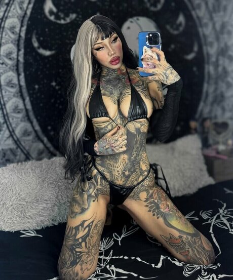 Divinajuventu nude pornstar photos