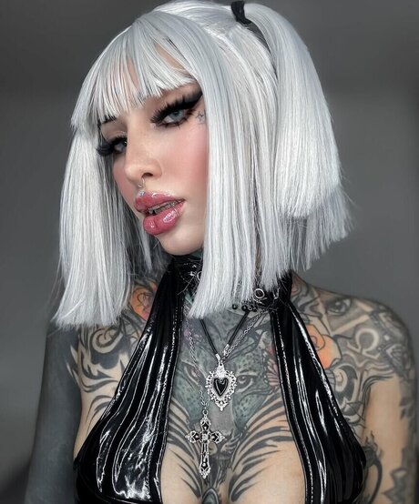 Divinajuventu perfect model photos