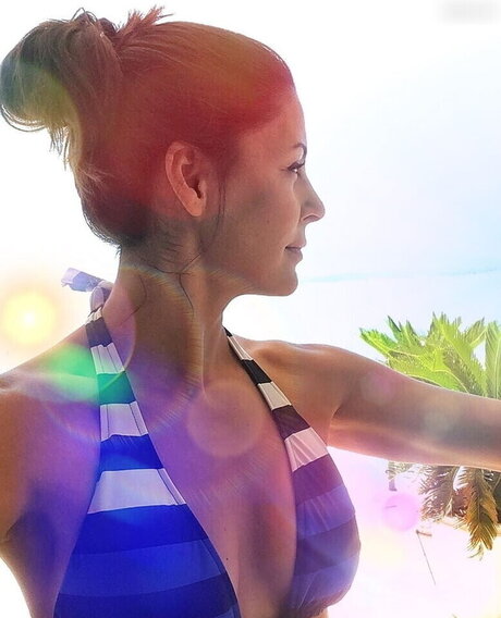 Funda Vanroy top star pictures