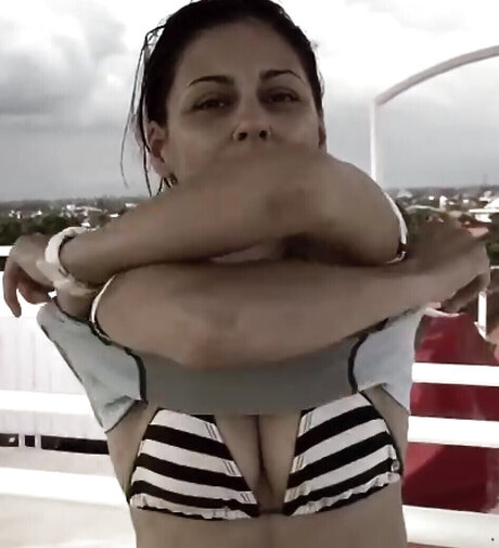 Funda Vanroy nice model picture