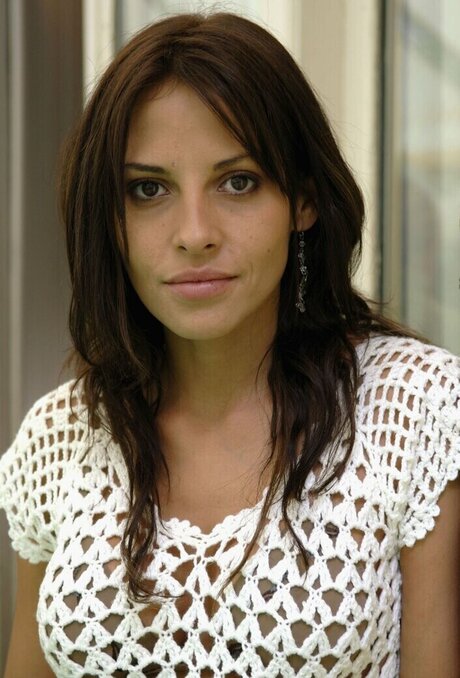 Elizabeth Cervantes model free pic