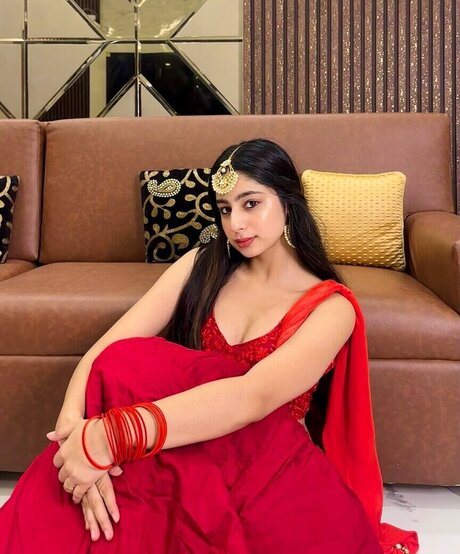 Exclusives Suhani Kapoor pretty model pictures