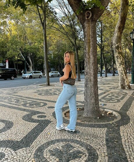 Mia Gomes star adult image