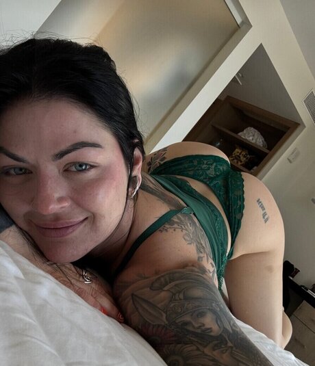 Shelly Black pornstar naked photo