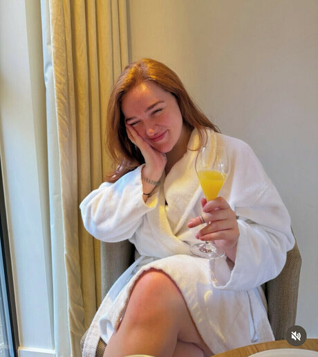 Eleanor Neale model perfect images