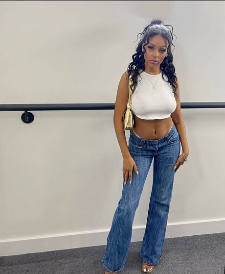 Littlejoiceee sexy pornstar pic