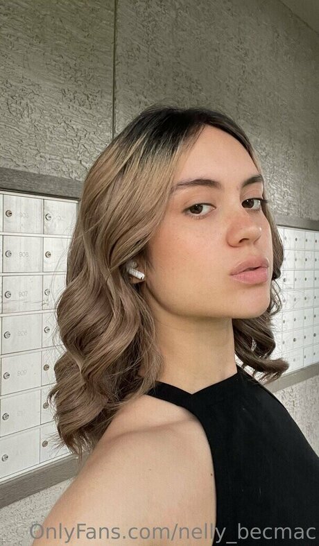 Nelly Becmac star hot photo