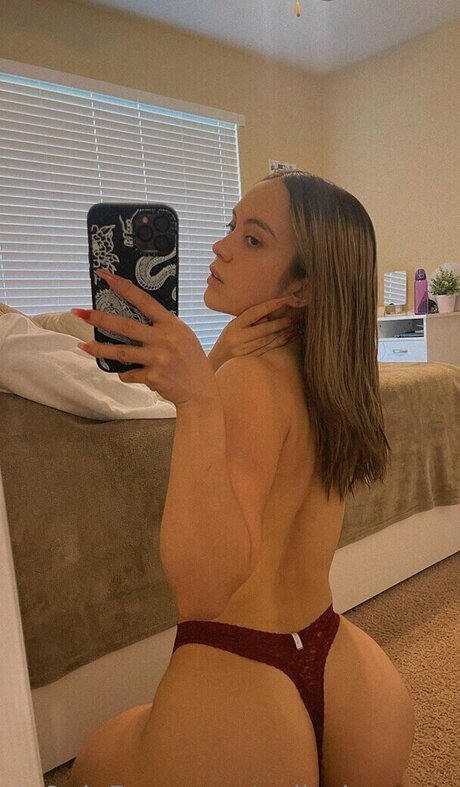 Nelly Becmac model pretty images