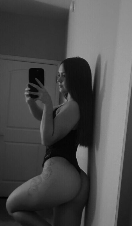 Nelly Becmac model adult pics