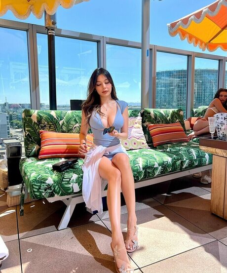 itshellovee sexy actress pictures