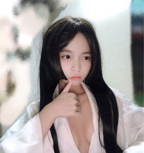 Shayri May Tagyamon art model picture