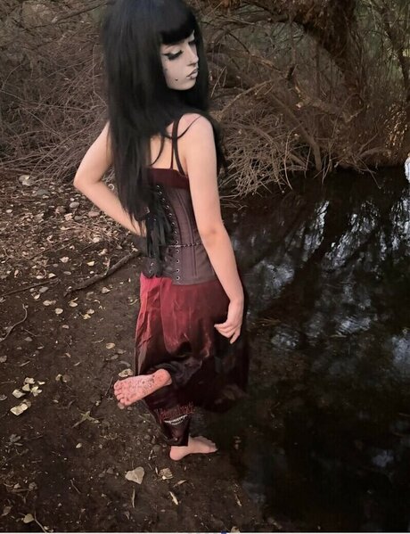 Madam Vampa model naked img