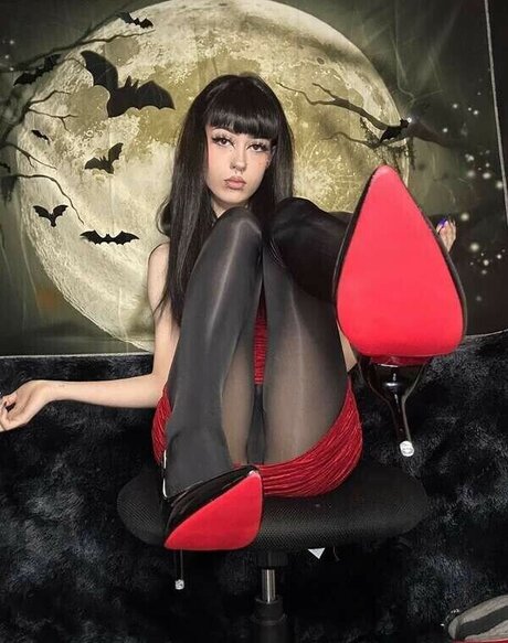 Madam Vampa model sexy pictures