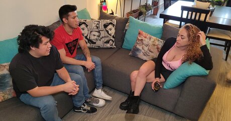 Isadora Villa model picture