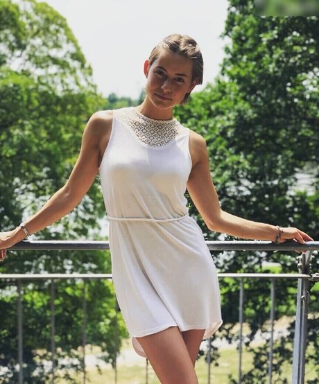 Jennifer Lange sex model img